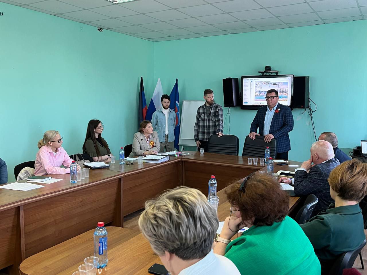 В Новоазовске жителям представили обновленную концепцию благоустройства набережной..