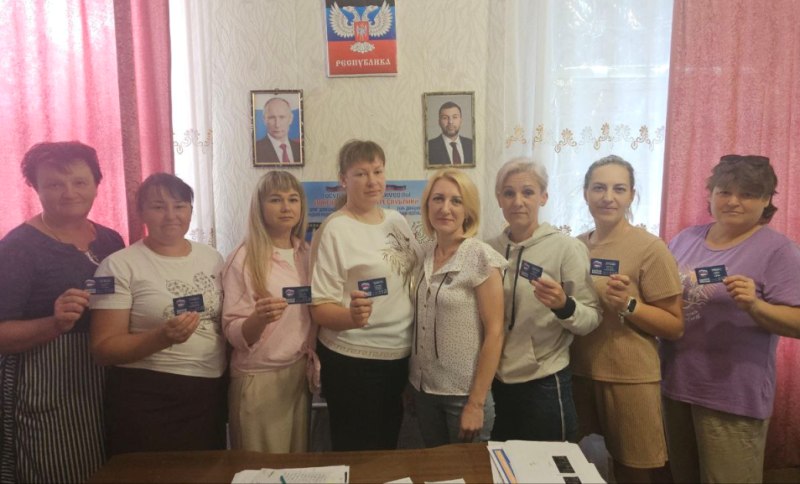 Встреча с рудовым коллективом Приморского детского сада и активистами первичного отделения  №1011 партии «Единая Россия»..