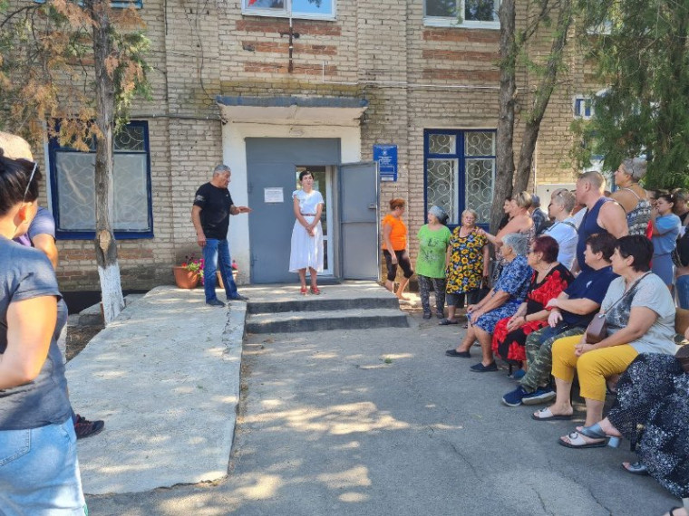 Встреча с жителями села Виноградное. Встреча с жителями села Виноградное.