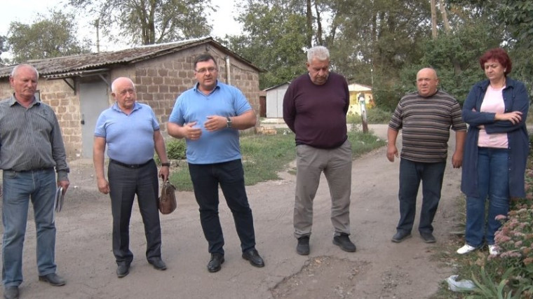 Втреча с жителями многоквартирных домов микрорайона "Восточный" города Новоазовска. . Втреча с жителями многоквартирных домов микрорайона "Восточный" города Новоазовска. .
