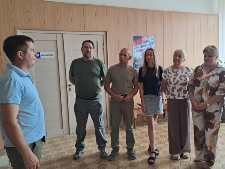 Встреча с трудовыми коллективами. Встреча с трудовыми коллективами.