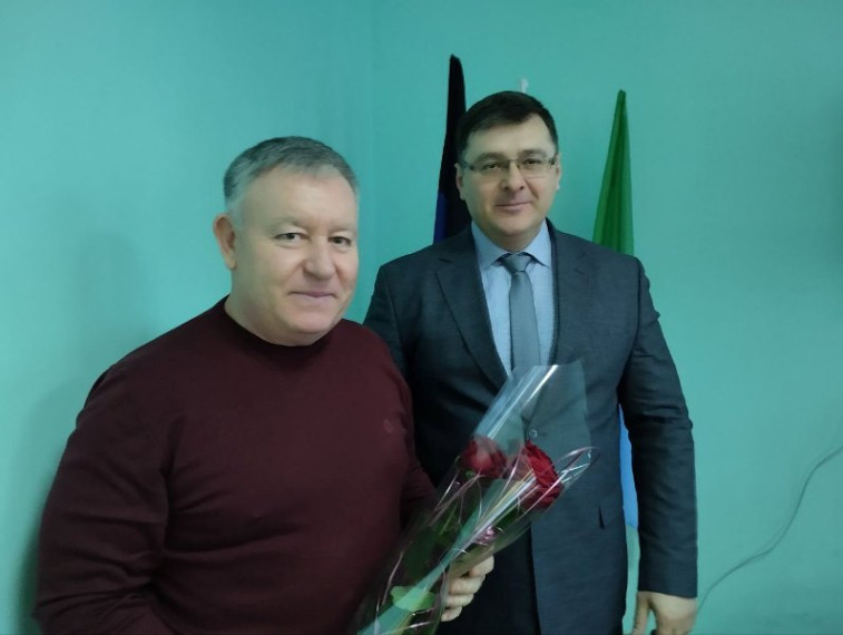 Поздравление с днем рождения для иректора МУП "Универсал - Новсервис" администрации Новоазовского района Крисенко Олега Александровича. Поздравление с днем рождения для иректора МУП "Универсал - Новсервис" администрации Новоазовского района Крисенко Олега Александровича.